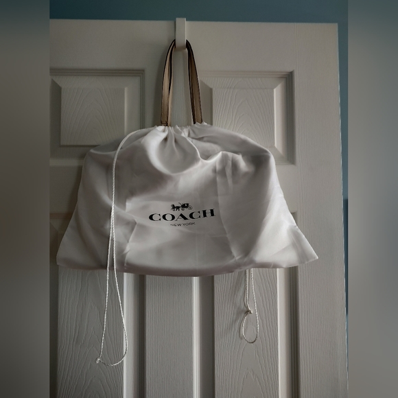 💫HOST PICK💫 COACH Handbag with Silky Storage Cover and gold accents - Picture 7 of 8
